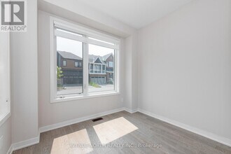 161 Rugosa St in Ottawa, ON - Building Photo - Building Photo