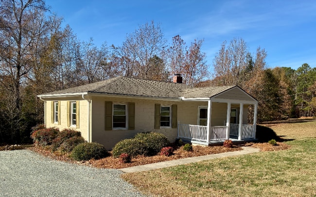 4021 Valley Springs Rd in Durham, NC - Foto de edificio - Building Photo