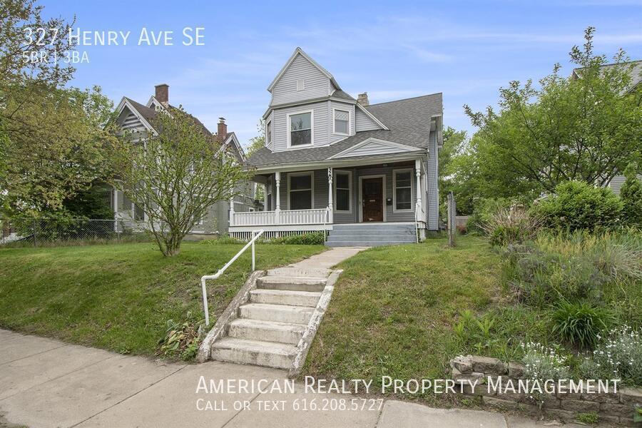 327 Henry Ave SE in Grand Rapids, MI - Building Photo