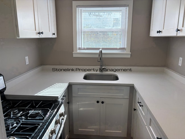 65 W Cole St in Pawtucket, RI - Building Photo - Building Photo