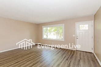 5987 Sunridge Dr in Cincinnati, OH - Building Photo - Building Photo