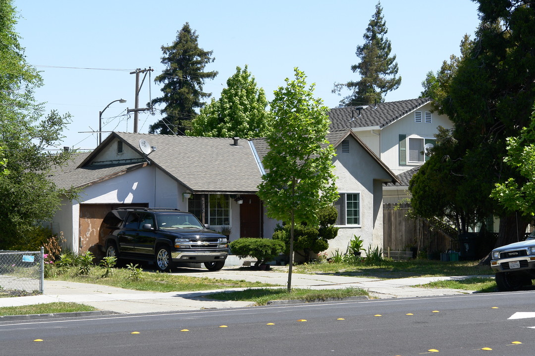 118-120 Broadway in Redwood City, CA - Building Photo