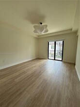 4648 NW 83rd Path in Doral, FL - Foto de edificio - Building Photo