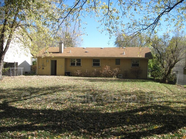 608 Deerpath Dr in Lindenhurst, IL - Building Photo - Building Photo