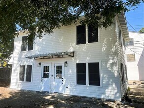 110 E 30th St in Austin, TX - Building Photo - Building Photo