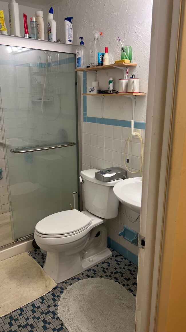 2300 Strahle St, Unit 1st Floor in Philadelphia, PA - Building Photo - Building Photo