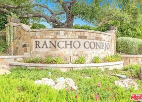 1375 Del Verde Ct in Thousand Oaks, CA - Building Photo