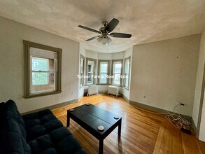 132 George St, Unit 1 in Medford, MA - Building Photo - Building Photo
