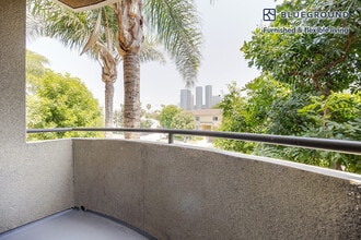 2201 S Beverly Glen Blvd in Los Angeles, CA - Building Photo - Building Photo