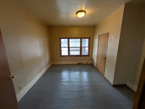 903 44th St, Unit 1 in Rock Island, IL - Foto de edificio - Building Photo