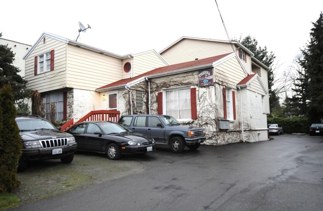 Greenwood Ave in Seattle, WA - Building Photo