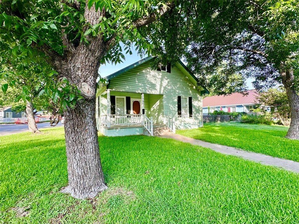 1501 S Church St in Georgetown, TX - Building Photo