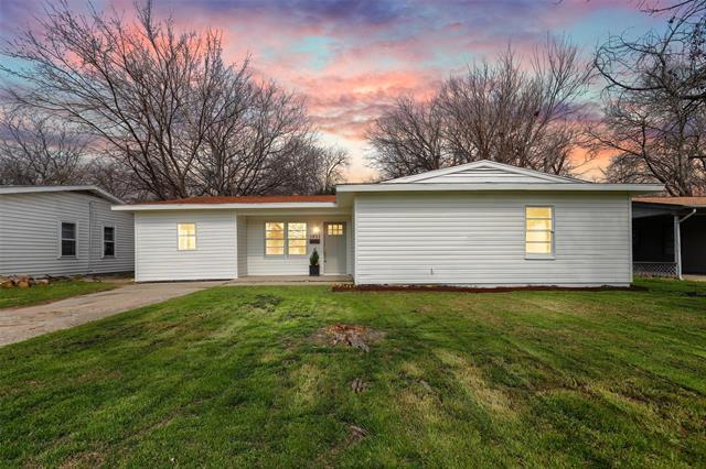 5832 Tracyne Dr in Westworth Village, TX - Building Photo