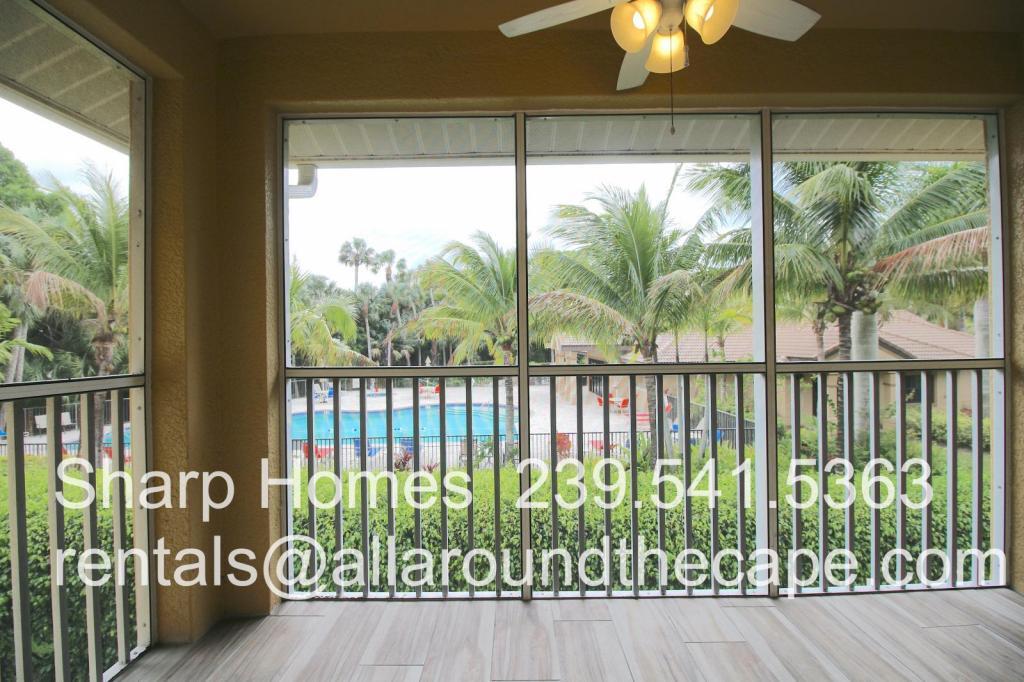 1125 Winding Pines Circle in Cape Coral, FL - Foto de edificio