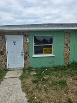 335 61st Ave E in Bradenton, FL - Building Photo