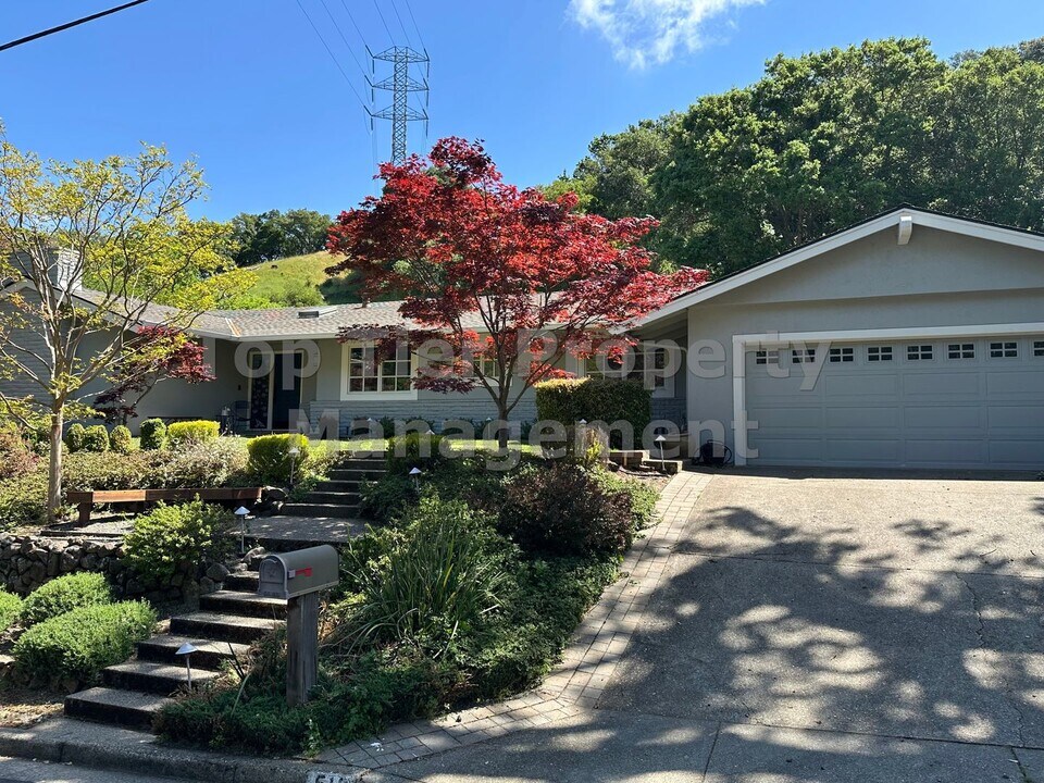 512 Silverado Dr in Lafayette, CA - Building Photo