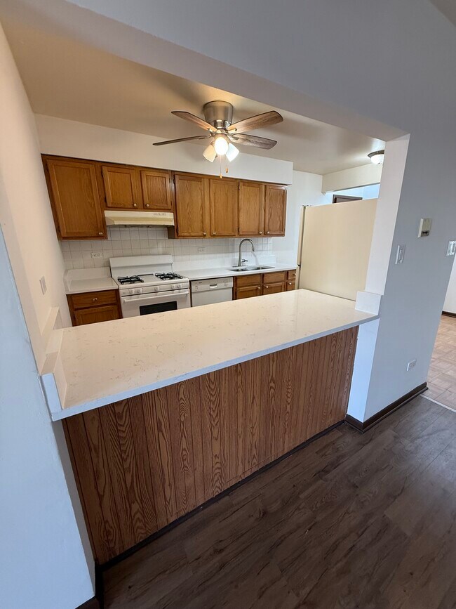 490 Pleasant Run Dr, Unit 490-A in Wheeling, IL - Building Photo - Building Photo