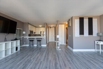 5445 N Sheridan Rd, Unit 1905 in Chicago, IL - Foto de edificio - Building Photo