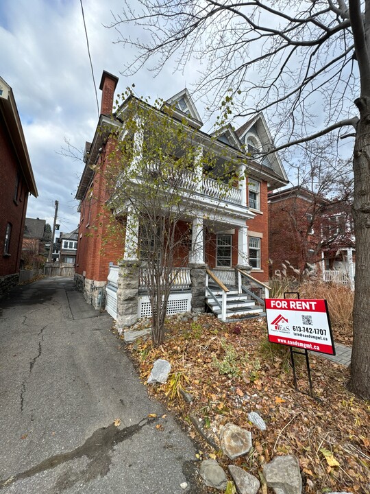 149 First Ave in Ottawa, ON - Building Photo