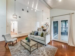 4131 Bretton Bay Ln in Dallas, TX - Foto de edificio - Building Photo