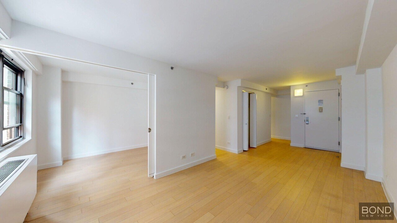 222 E 39th St in New York, NY - Building Photo