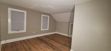 127 Edna Ave, Unit 127 1/2 in Neenah, WI - Building Photo - Building Photo