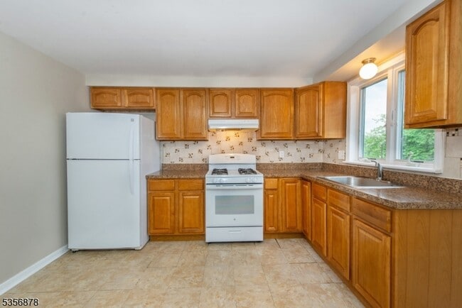 56 Corabelle Ave in Lodi, NJ - Building Photo - Building Photo