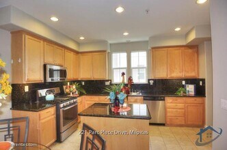 221 Parc Pl Dr in Milpitas, CA - Building Photo - Building Photo