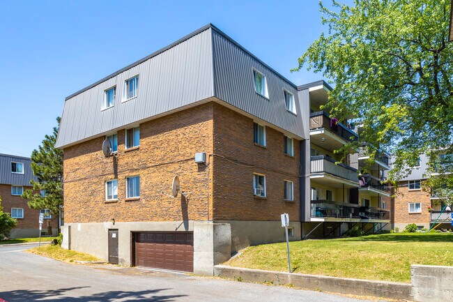 6355 Bonaventure in Brossard, QC - Building Photo - Building Photo