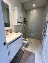 10513 NW 66th St in Doral, FL - Building Photo - Building Photo