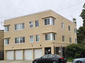 5922 Camden St in Oakland, CA - Foto de edificio - Building Photo