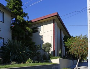 832haw in Monterey, CA - Foto de edificio - Building Photo