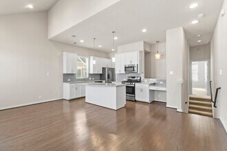 221 E Courtland Pl in San Antonio, TX - Building Photo - Building Photo