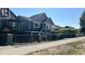 1040 Walls Ave in Coquitlam, BC - Building Photo