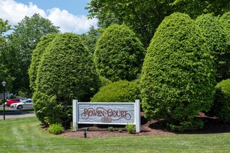 Bowen Court in Riverside, RI - Foto de edificio - Building Photo