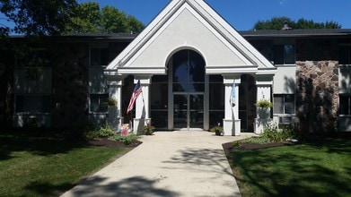 Graceland Gardens in Racine, WI - Building Photo - Building Photo