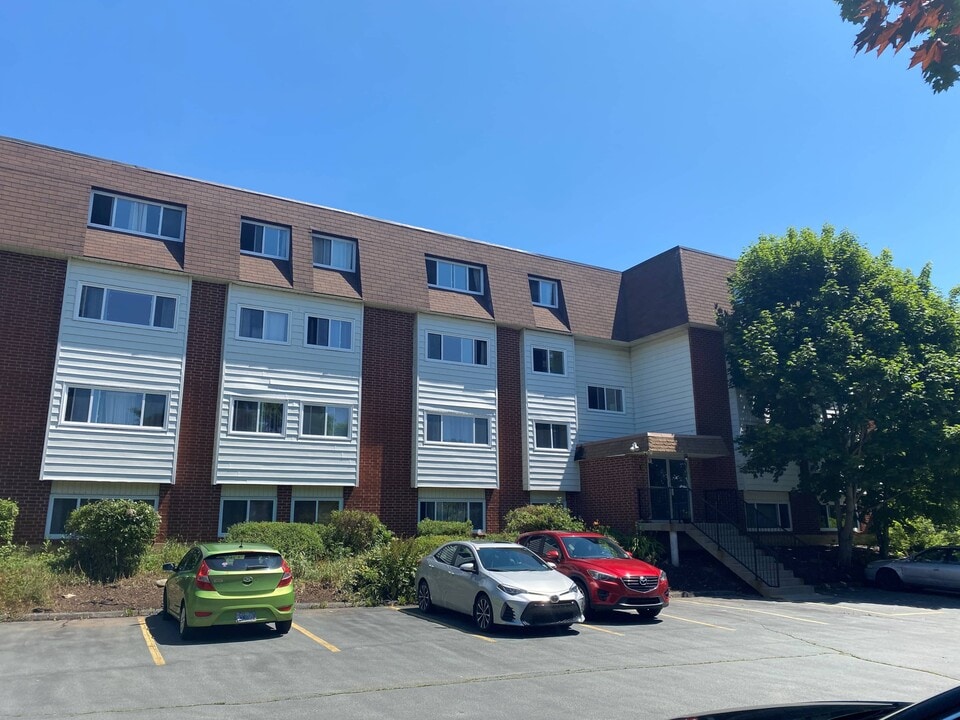 1 Glenview Drive in Halifax, NS - Building Photo