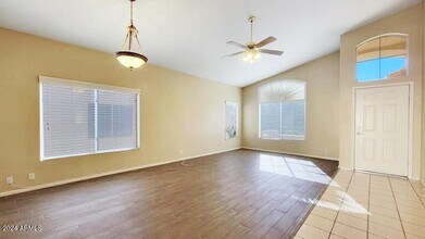 9146 W Chino Dr in Peoria, AZ - Foto de edificio - Building Photo