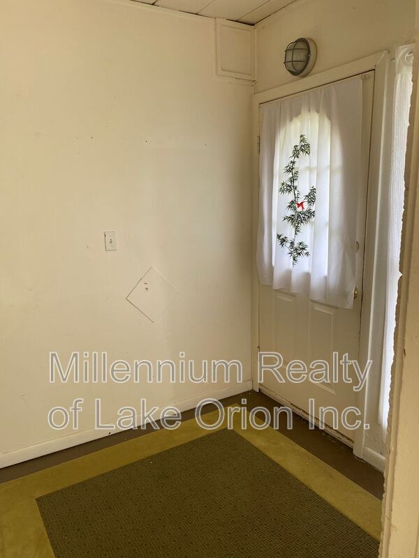 325 E Sheffield Ave in Pontiac, MI - Building Photo - Building Photo