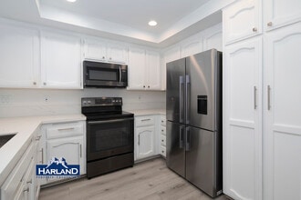 2106 Lark Glen in Escondido, CA - Building Photo - Building Photo