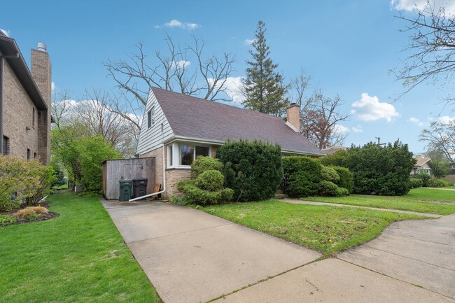 9225 Karlov Ave in Skokie, IL - Building Photo - Building Photo