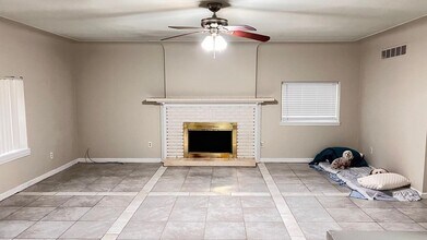 25323 Orchard Lake Rd in Farmington Hills, MI - Foto de edificio - Building Photo