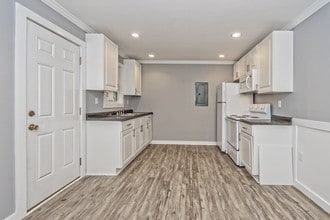 1102 N Hillside Dr in Charleston, SC - Building Photo - Building Photo