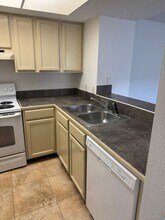 933 Sonesta Ave NE in Palm Bay, FL - Foto de edificio - Building Photo