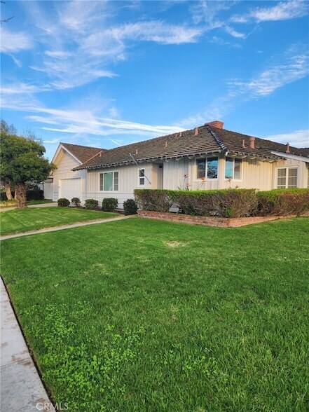 1260 Somerset Ln in Newport Beach, CA - Building Photo