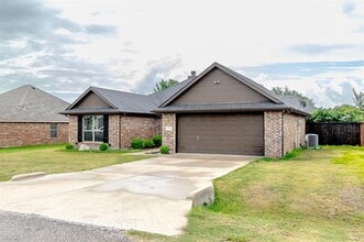 103 Palomino Dr in Palmer, TX - Building Photo - Building Photo