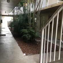 16118 NE 21st Ave in North Miami Beach, FL - Building Photo - Building Photo
