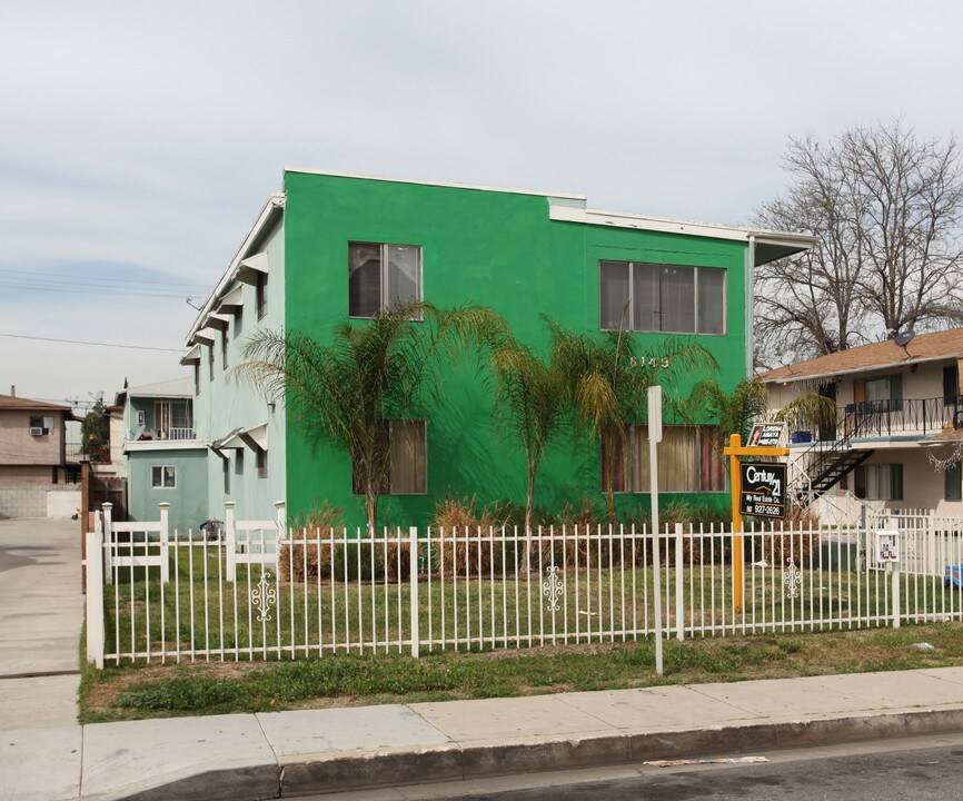 6149 Palm Ave in Maywood, CA - Foto de edificio