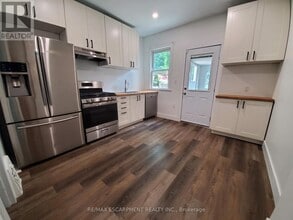 198 Sherman Ave N in Hamilton, ON - Building Photo - Building Photo