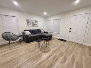 2324 Metropolitan Ave in Dallas, TX - Building Photo - Building Photo